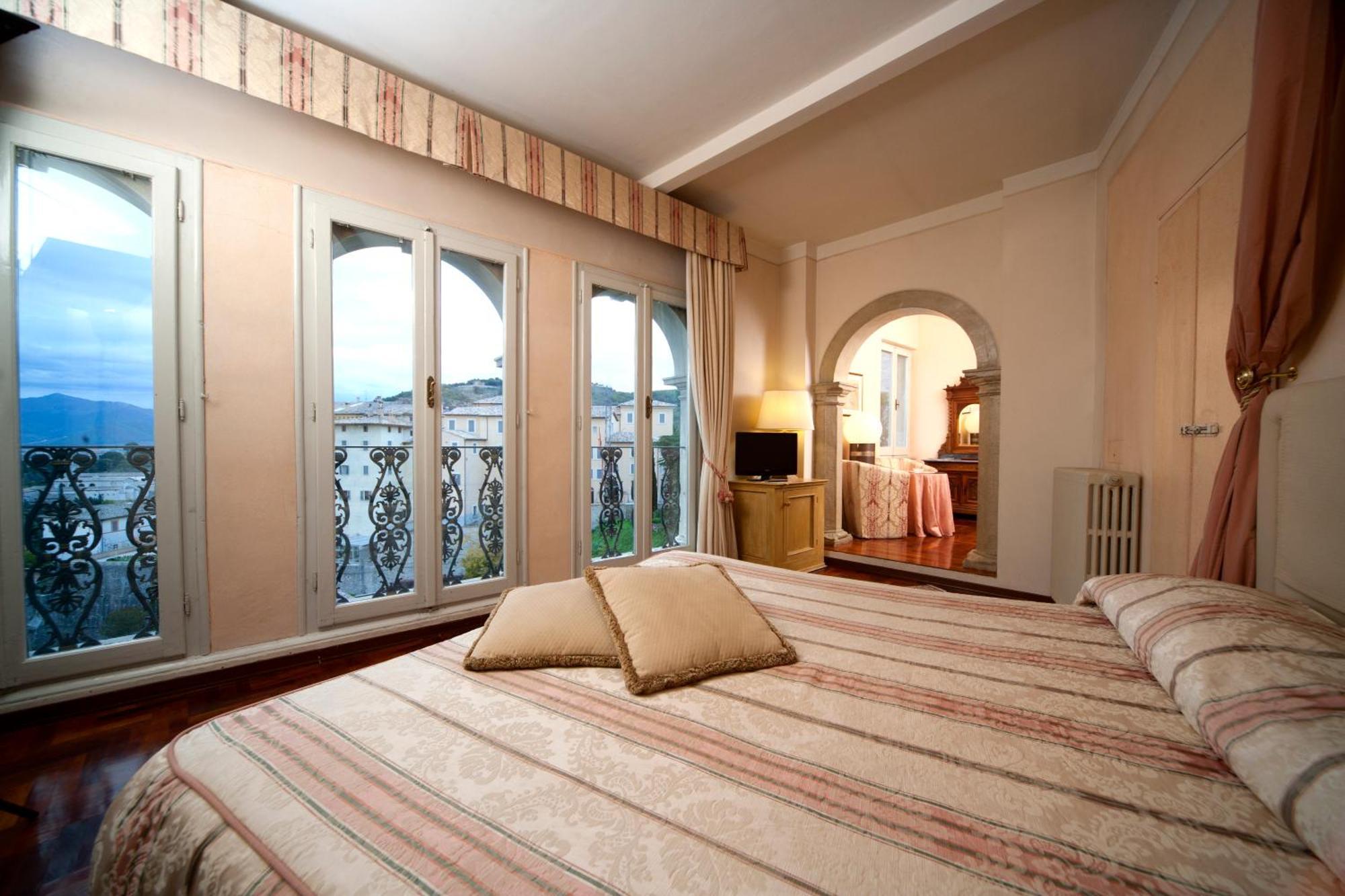 Palazzo Dragoni Hotel Spoleto Eksteriør billede